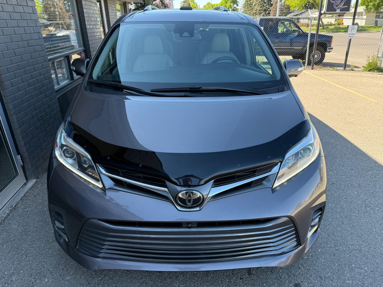 2020 Toyota Sienna XLE LIMITED 7-Passenger AWD - Photo #6