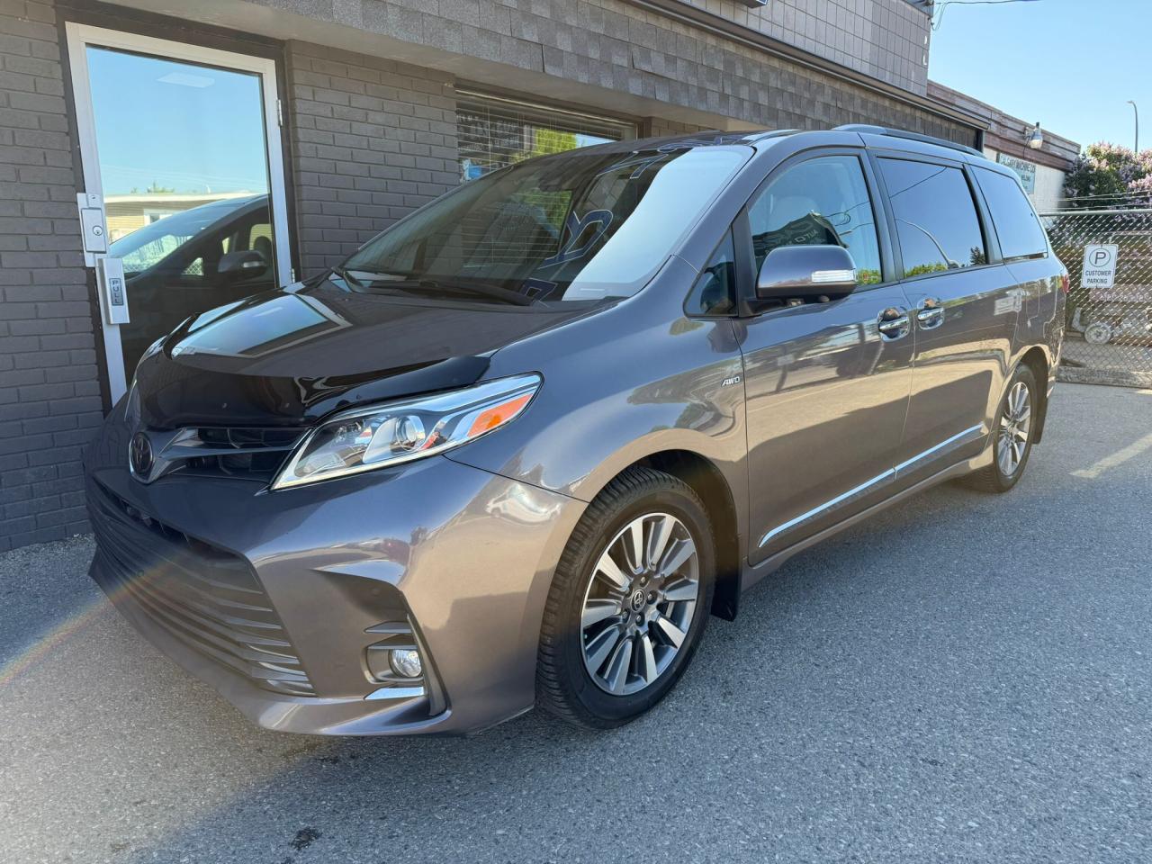 2020 Toyota Sienna XLE LIMITED 7-Passenger AWD - Photo #7