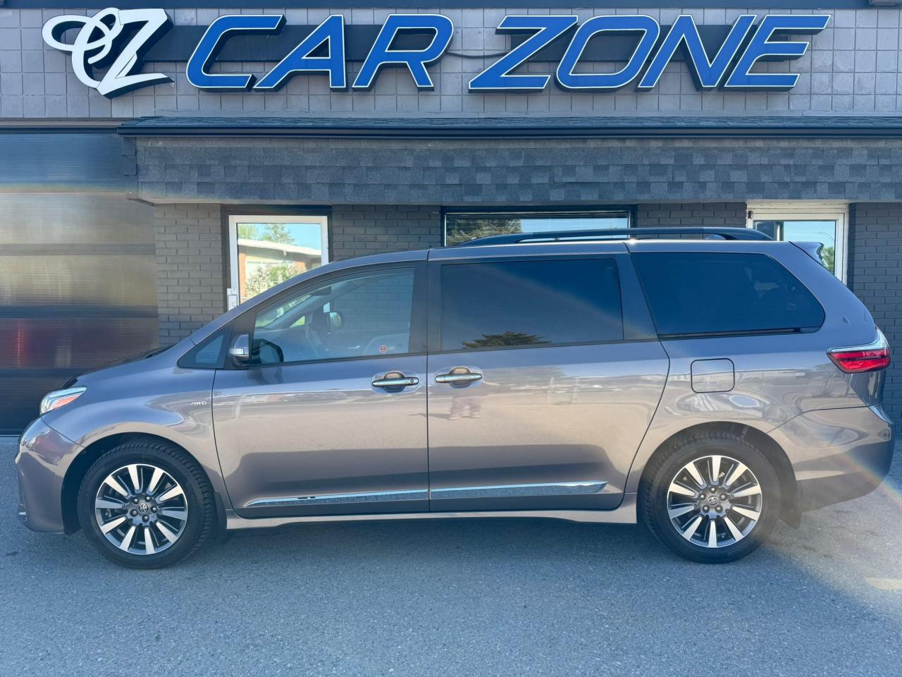 2020 Toyota Sienna XLE LIMITED 7-Passenger AWD - Photo #8