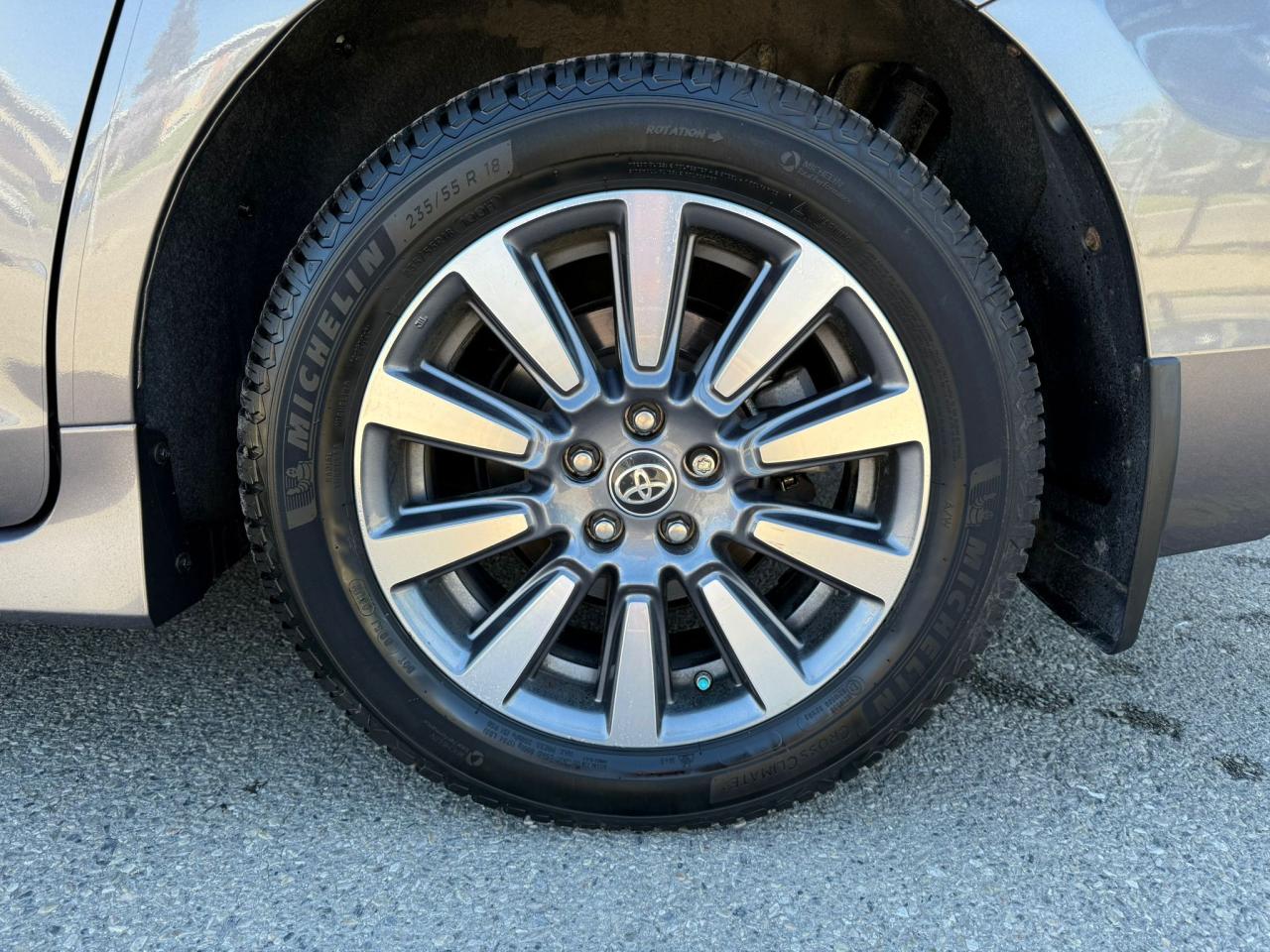 2020 Toyota Sienna XLE LIMITED 7-Passenger AWD - Photo #10
