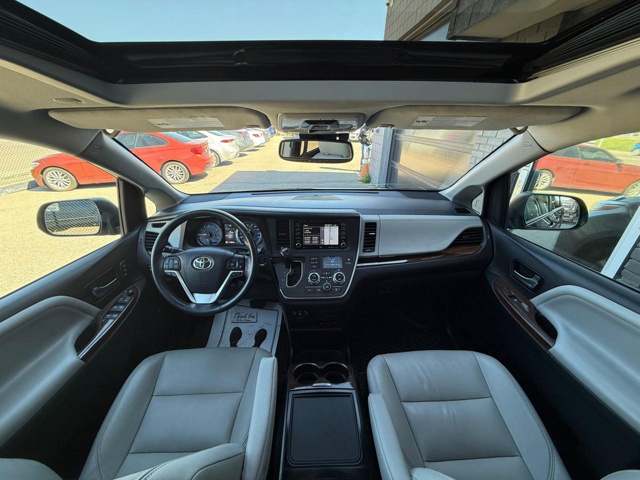 2020 Toyota Sienna XLE LIMITED 7-Passenger AWD - Photo #14