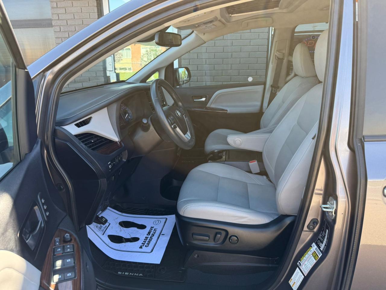 2020 Toyota Sienna XLE LIMITED 7-Passenger AWD - Photo #20