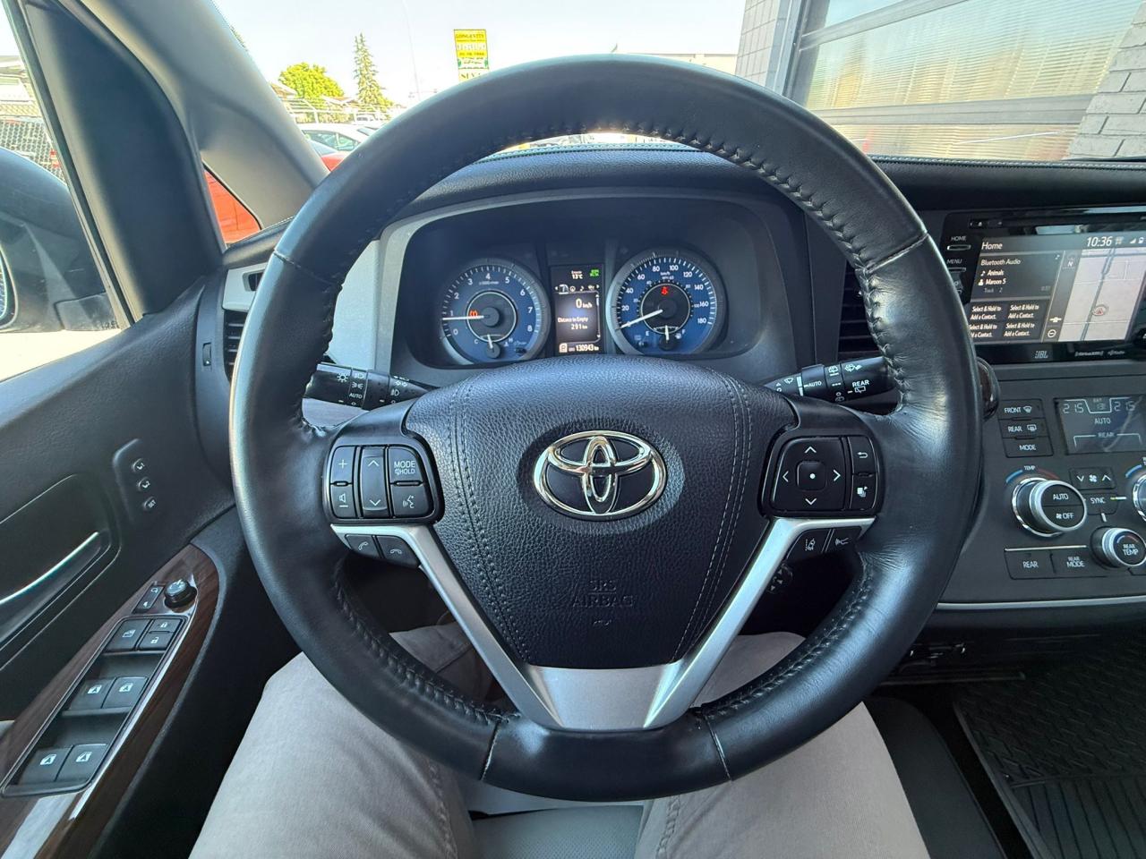 2020 Toyota Sienna XLE LIMITED 7-Passenger AWD - Photo #24