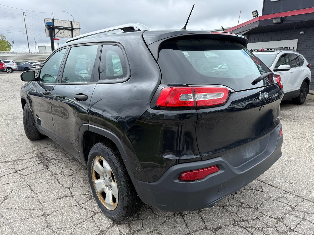 2015 Jeep Cherokee SPORT / AUTO / AC / YOU SAFETY YOU SAVE - Photo #2