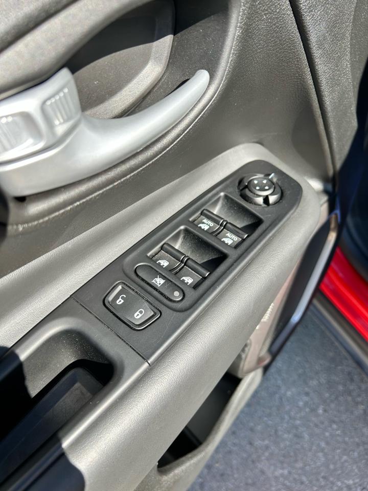 2023 Jeep Renegade North - Photo #7