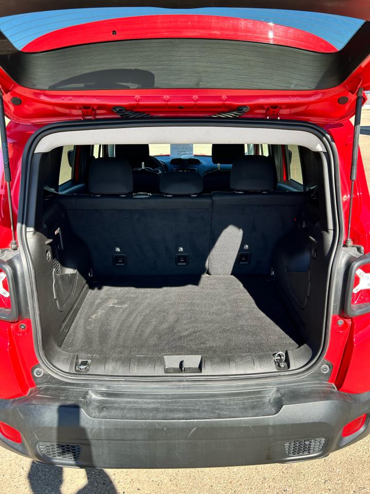 2023 Jeep Renegade North - Photo #5