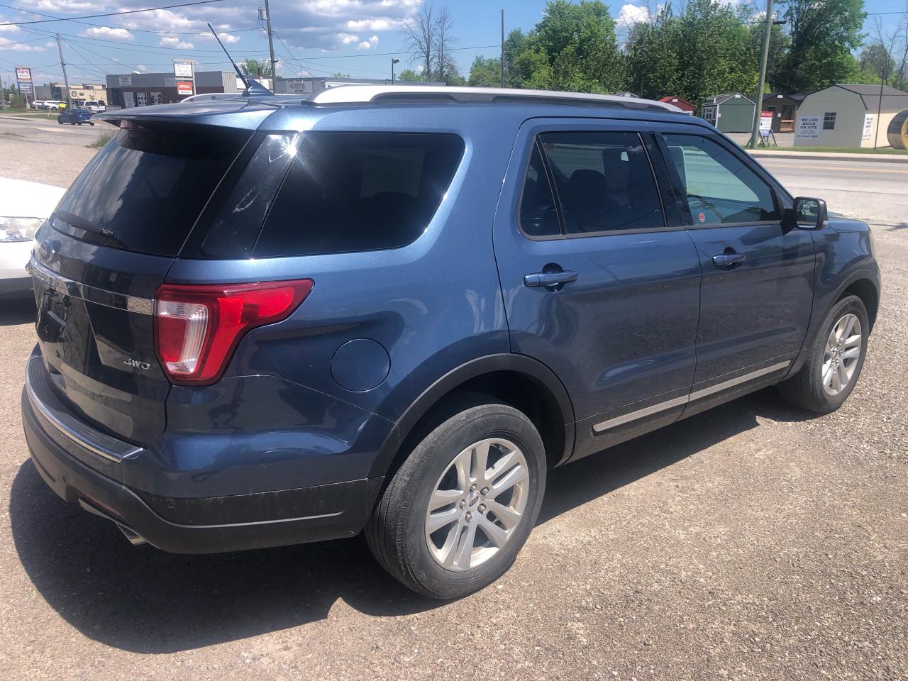 2018 Ford Explorer XLT - Photo #3