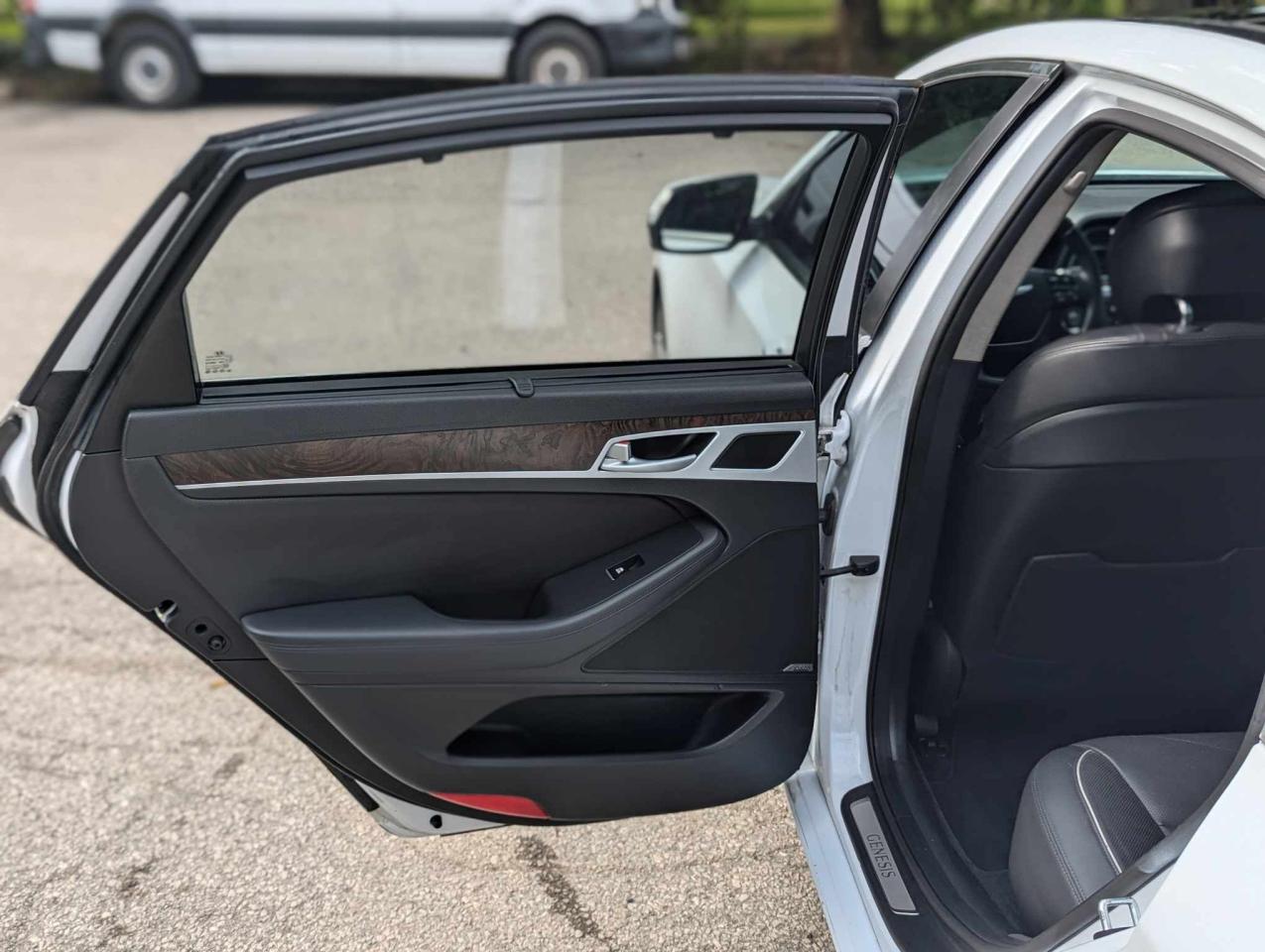 2015 Hyundai Genesis Ultimate - Photo #16