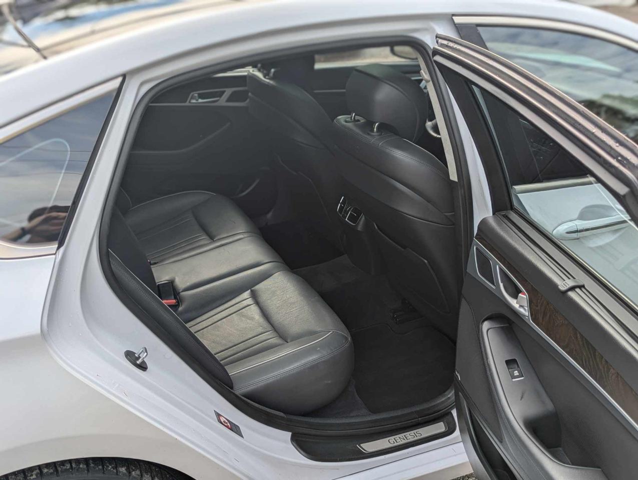 2015 Hyundai Genesis Ultimate - Photo #19