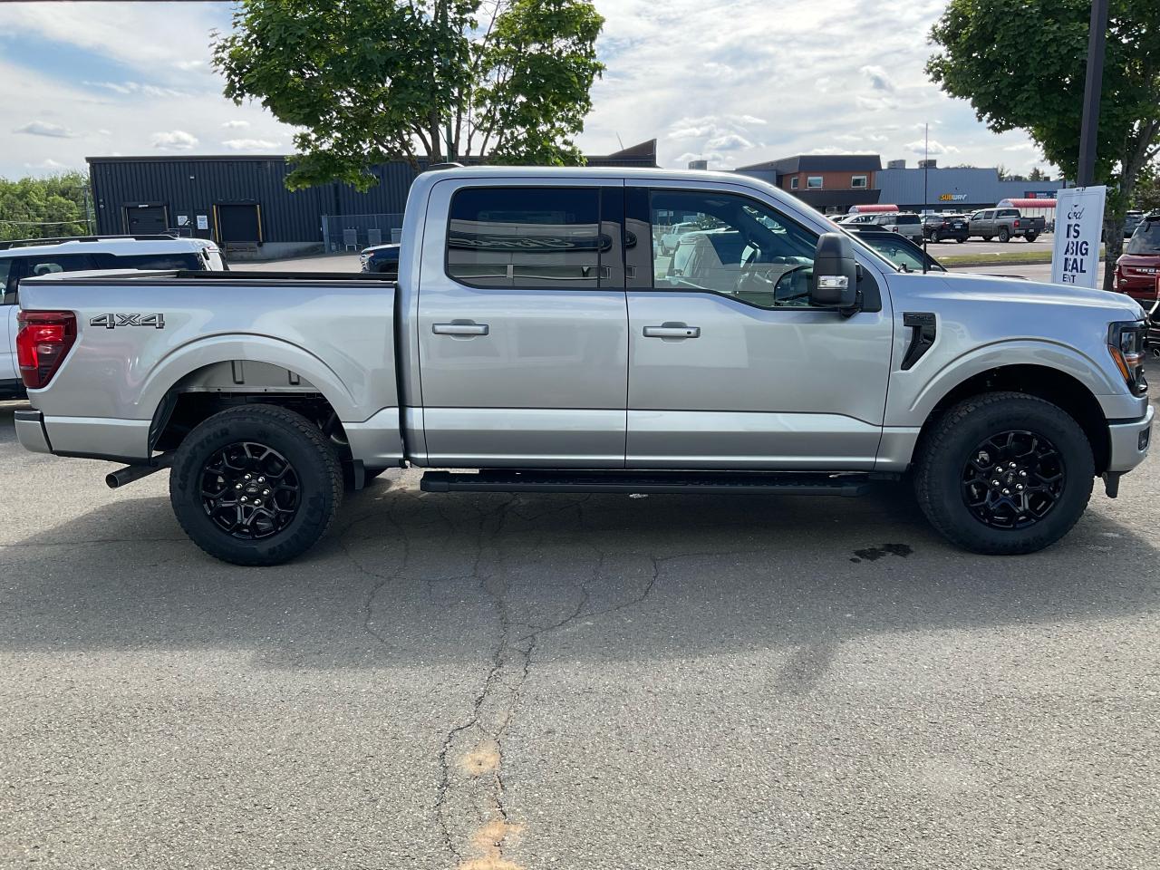 2025 Ford F-150 XLT Photo4