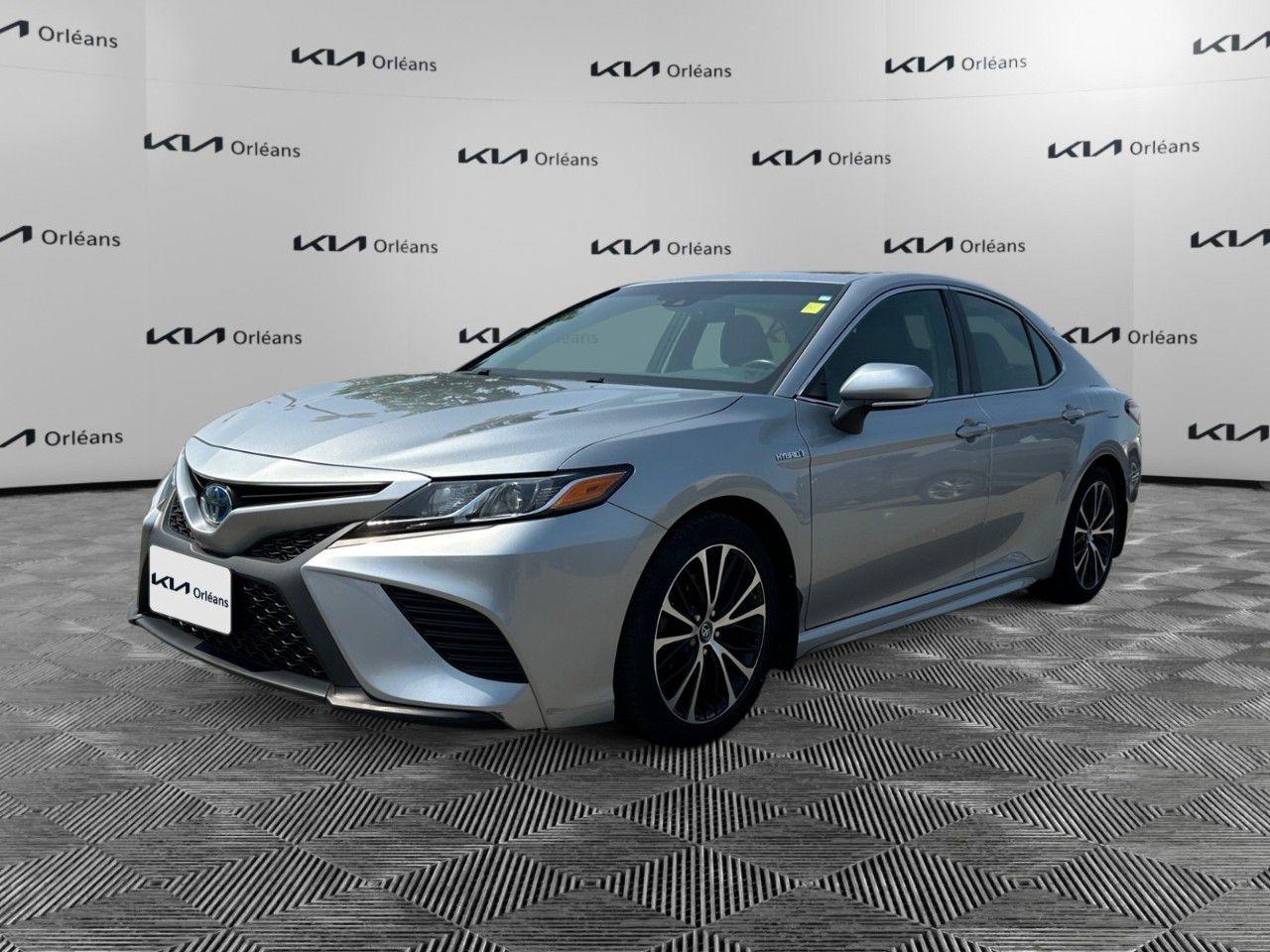 Used 2018 Toyota Camry Hybrid SE Auto for sale in Orleans, ON