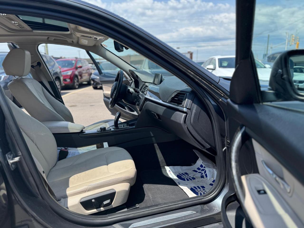 2013 BMW 3 Series AWD LOW KM SAFETY INCLUDED NEW TIRES + BRAKES - Photo #14