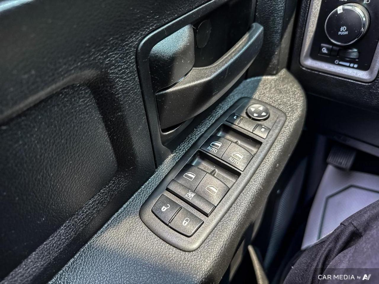 2022 RAM 1500 Classic EXPRESS / NO ACCIDENTS / HEMI / V8 / CREW CAB / AC - Photo #14
