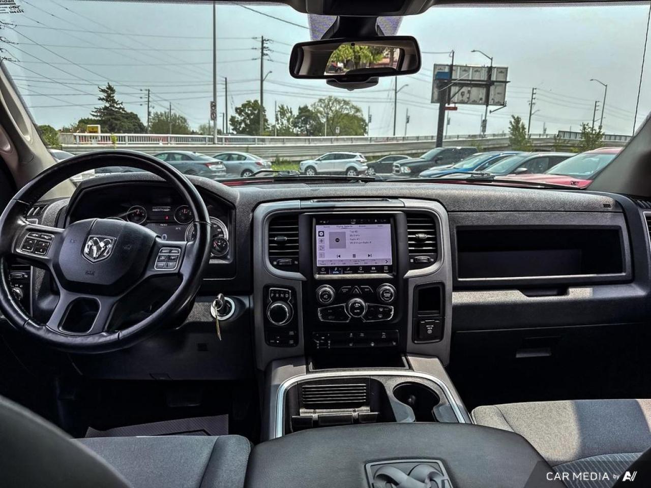 2022 RAM 1500 Classic EXPRESS / NO ACCIDENTS / HEMI / V8 / CREW CAB / AC - Photo #13