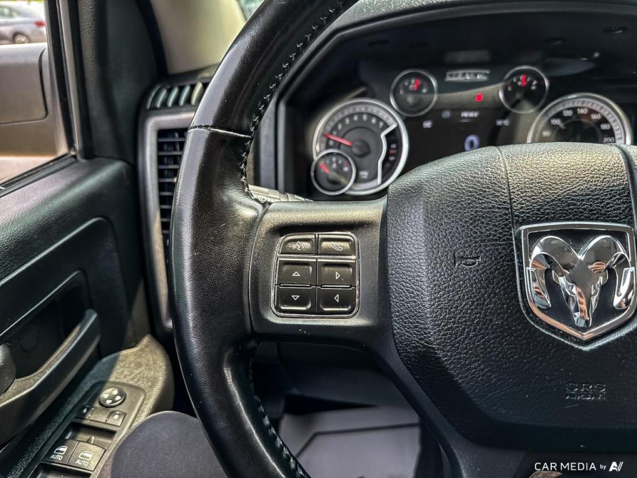 2022 RAM 1500 Classic EXPRESS / NO ACCIDENTS / HEMI / V8 / CREW CAB / AC - Photo #20