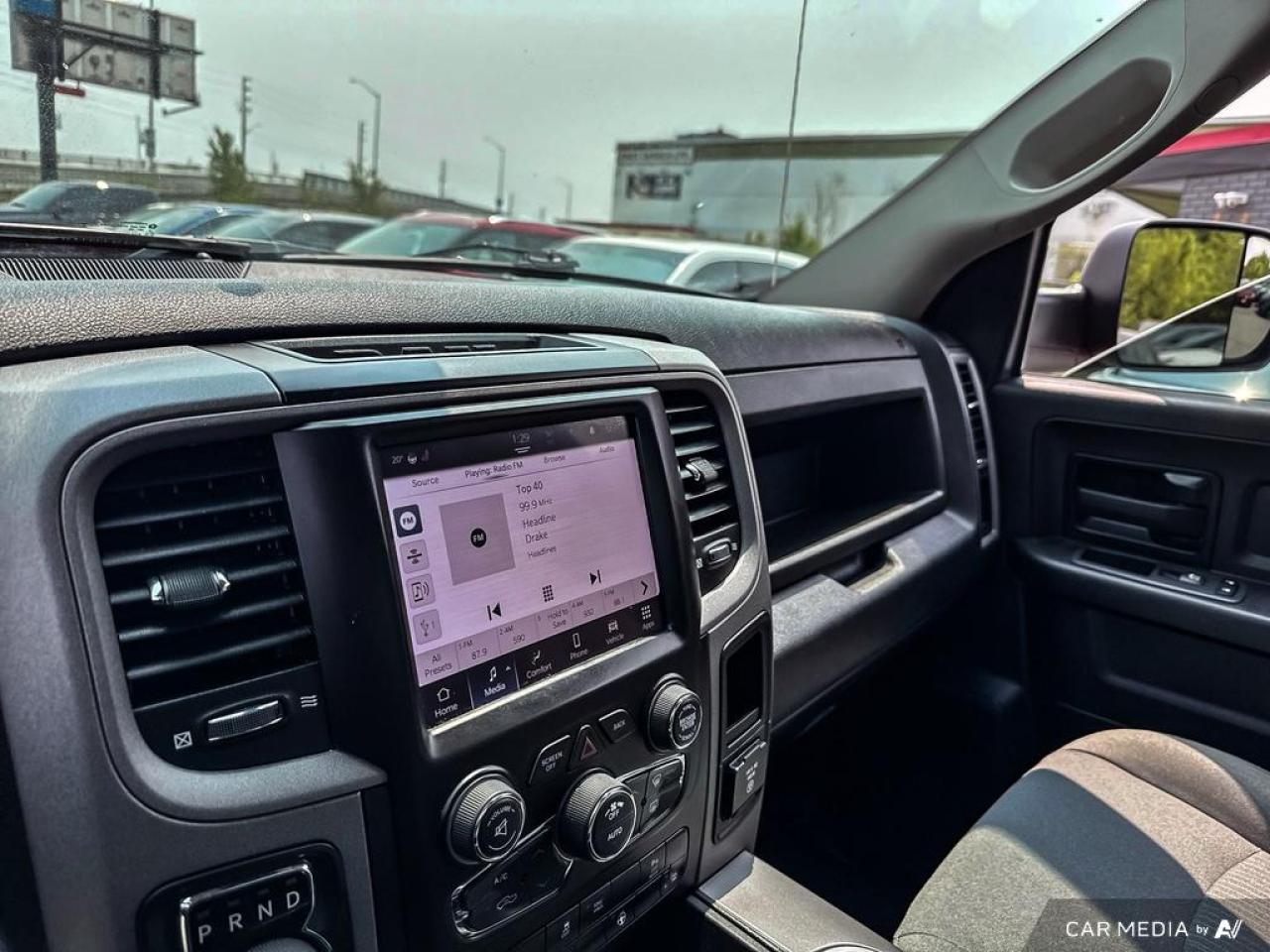 2022 RAM 1500 Classic EXPRESS / NO ACCIDENTS / HEMI / V8 / CREW CAB / AC - Photo #23