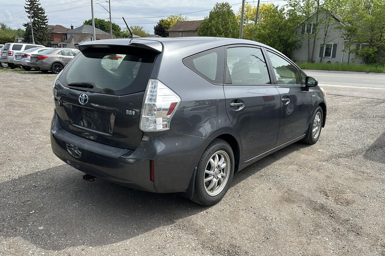 2012 Toyota Prius v  - Photo #4
