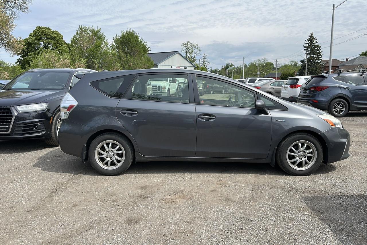 2012 Toyota Prius v  - Photo #5