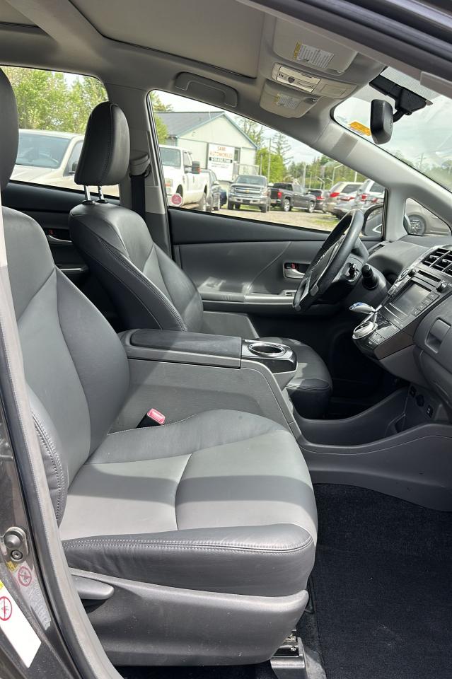 2012 Toyota Prius v  - Photo #6