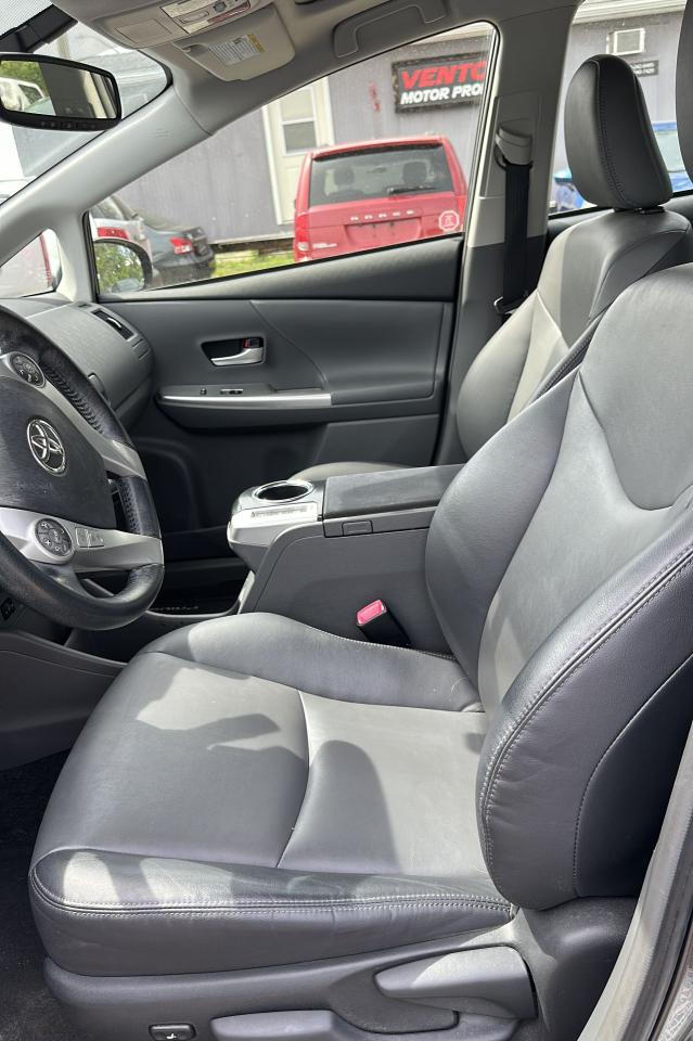 2012 Toyota Prius v  - Photo #8