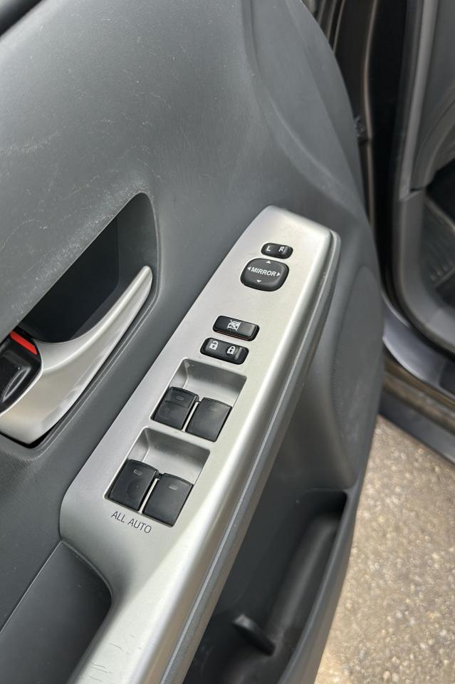 2012 Toyota Prius v  - Photo #9
