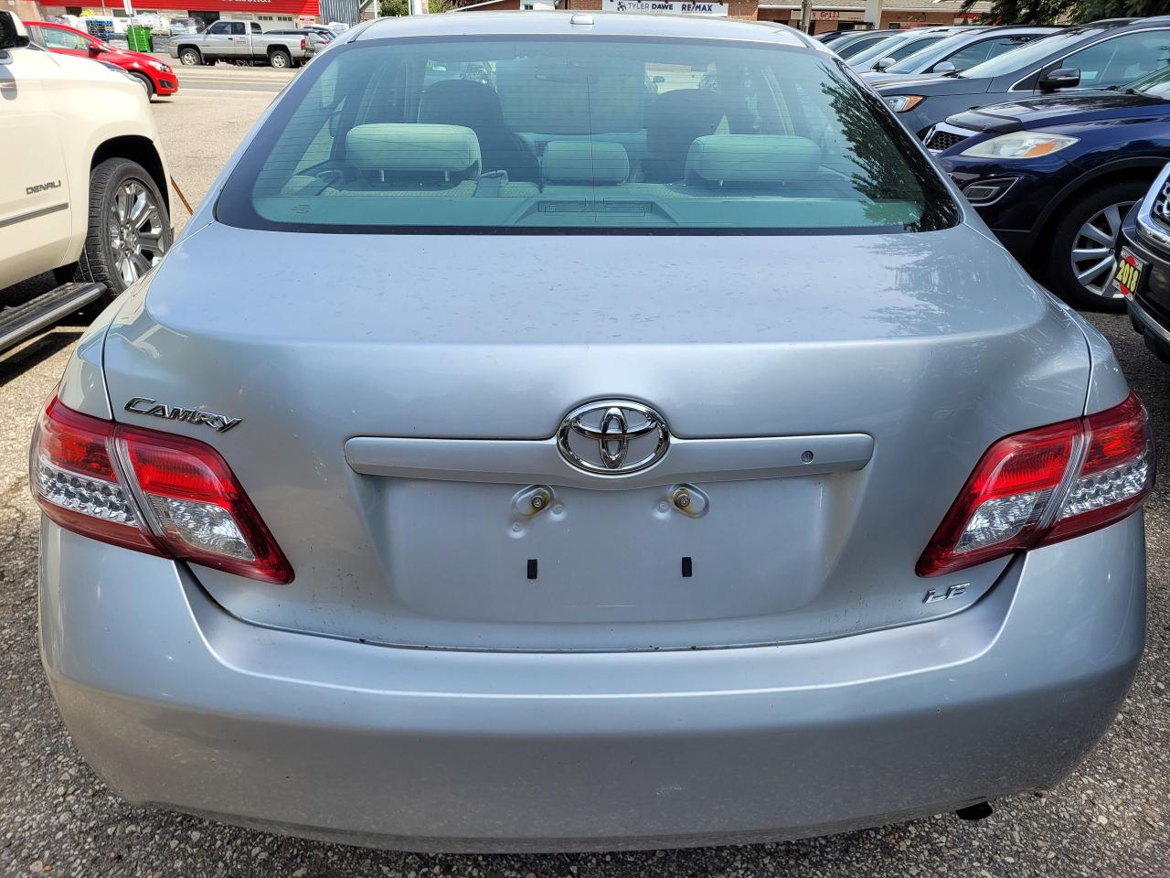 2010 Toyota Camry 4dr Sdn I4 Auto LE 1-Owner Clean CarFax Financing! Photo3