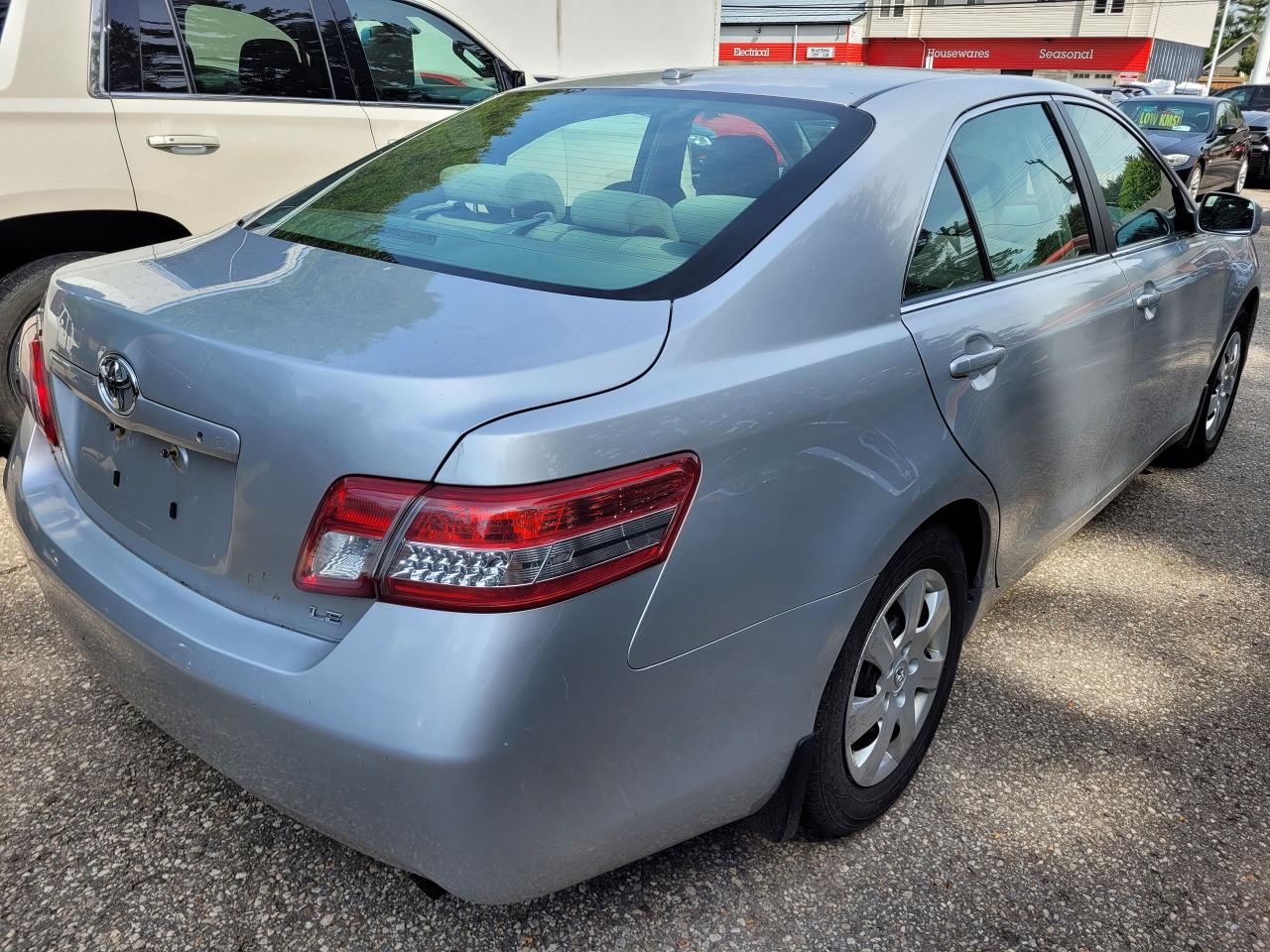 2010 Toyota Camry 4dr Sdn I4 Auto LE 1-Owner Clean CarFax Financing! Photo4