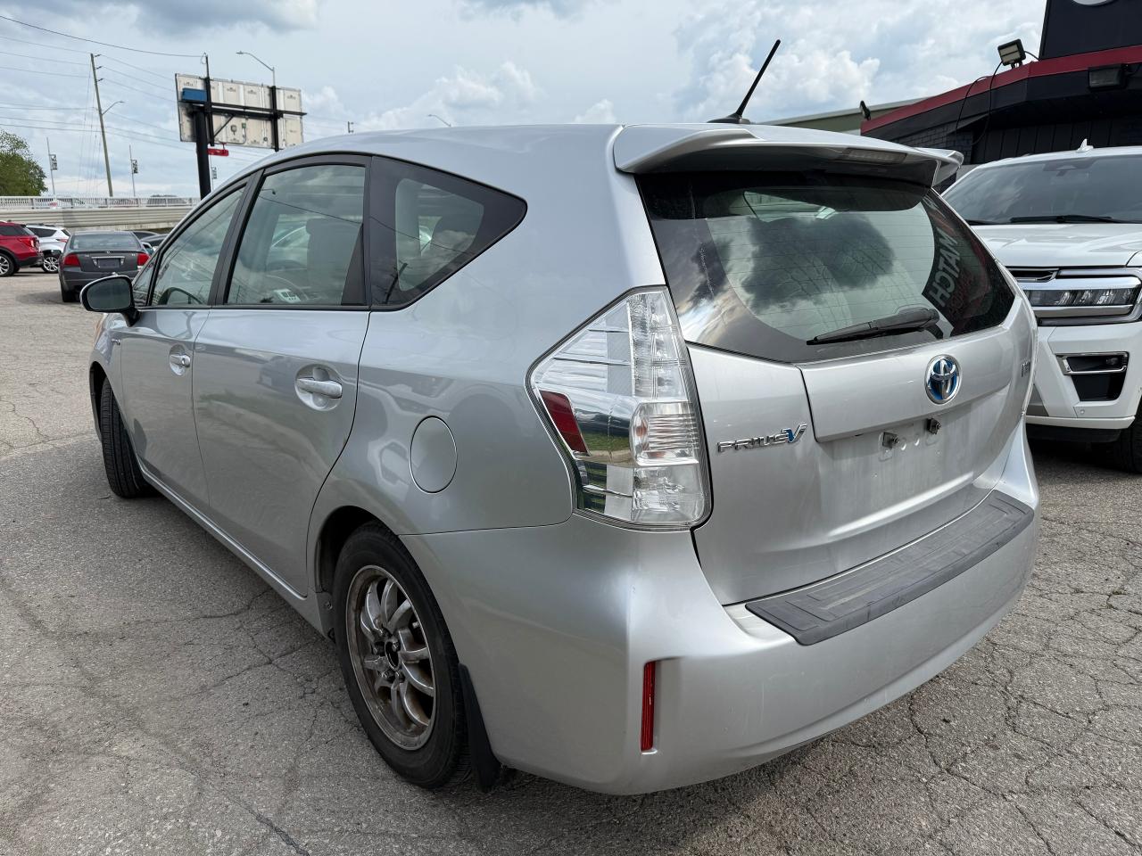 2012 Toyota Prius v PRIUS V / HYBRID / AUTO / YOU SAFETY YOU SAVE - Photo #3
