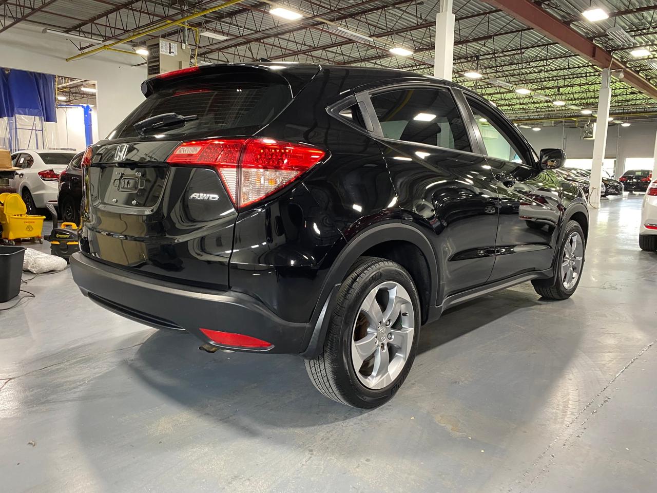 2017 Honda HR-V LX - Photo #5