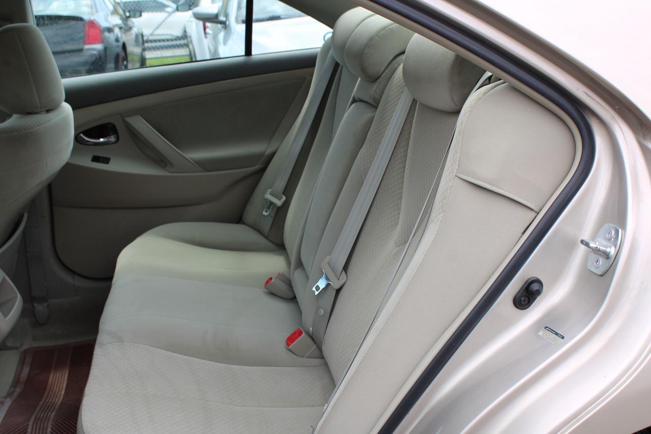 2009 Toyota Camry LE - Photo #5
