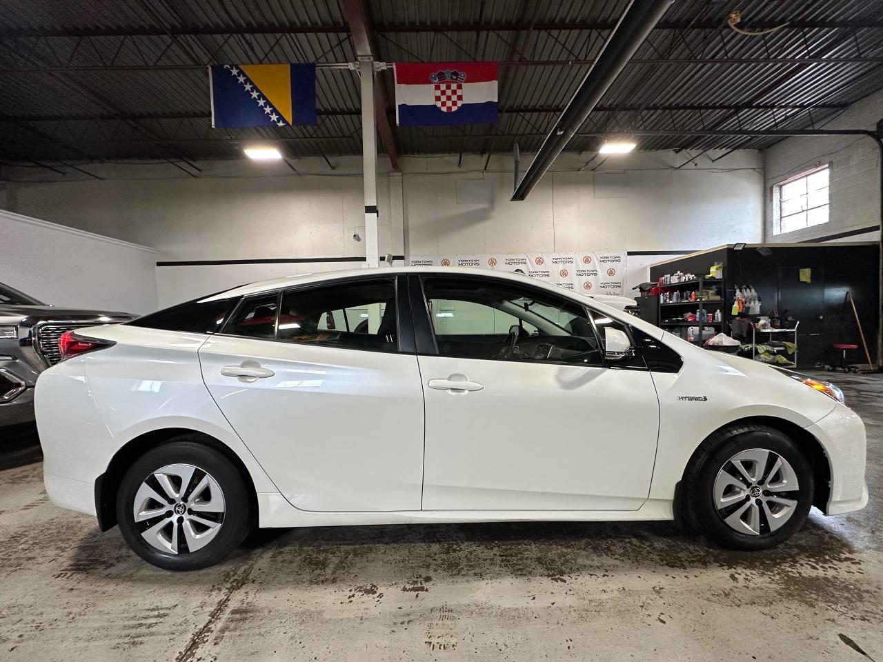 2019 Toyota Prius AWD - Photo #3