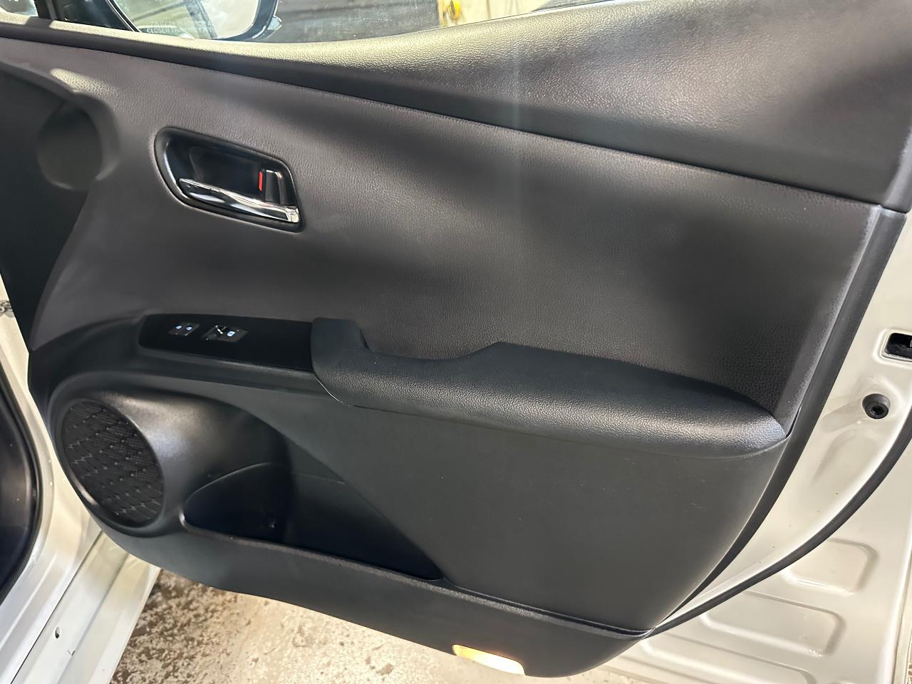 2019 Toyota Prius AWD - Photo #8
