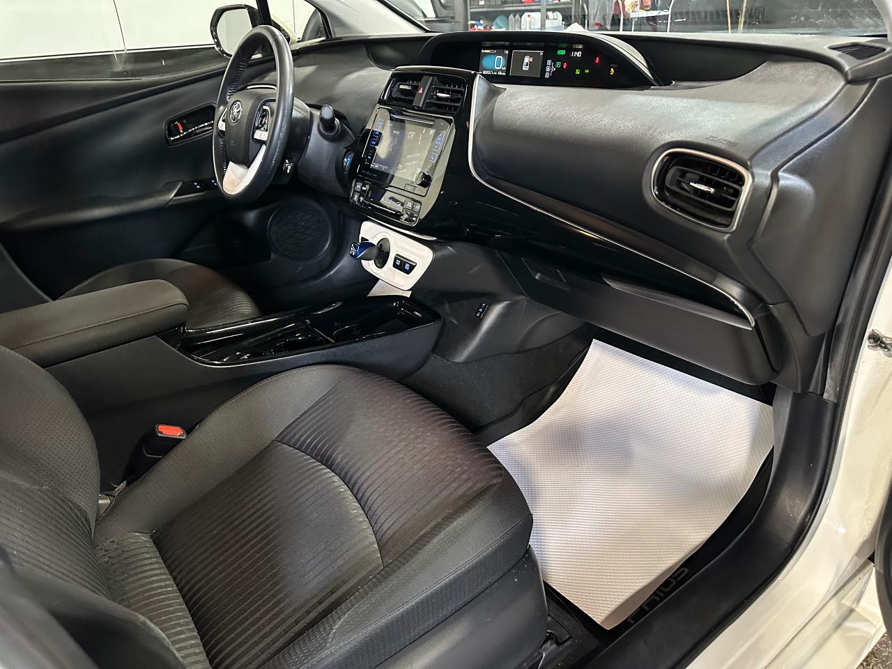 2019 Toyota Prius AWD - Photo #5