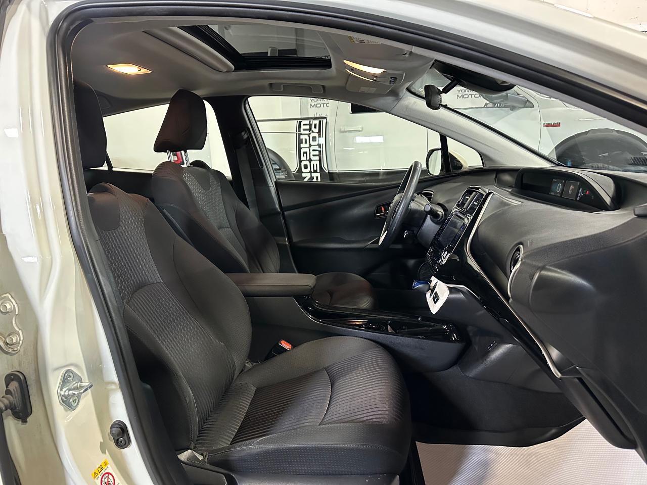 2019 Toyota Prius AWD - Photo #6