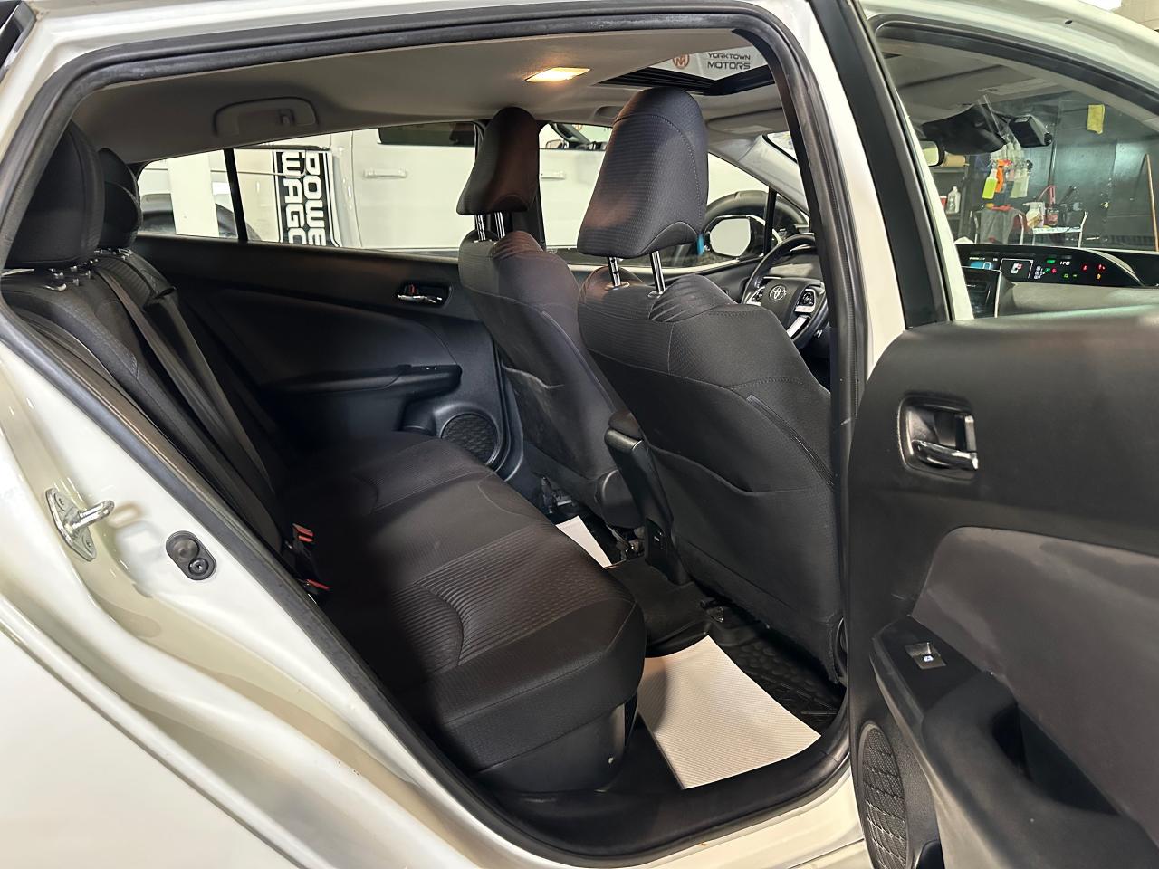 2019 Toyota Prius AWD - Photo #9