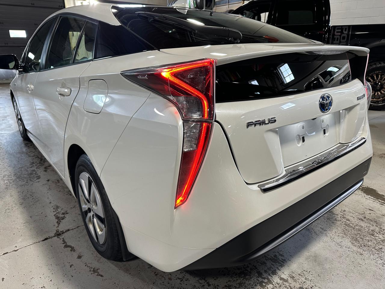 2019 Toyota Prius AWD - Photo #17