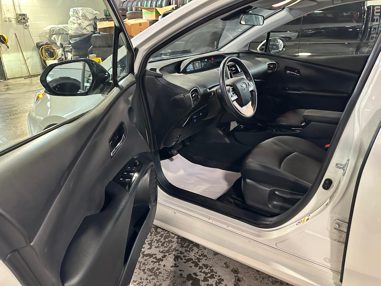 2019 Toyota Prius AWD - Photo #20