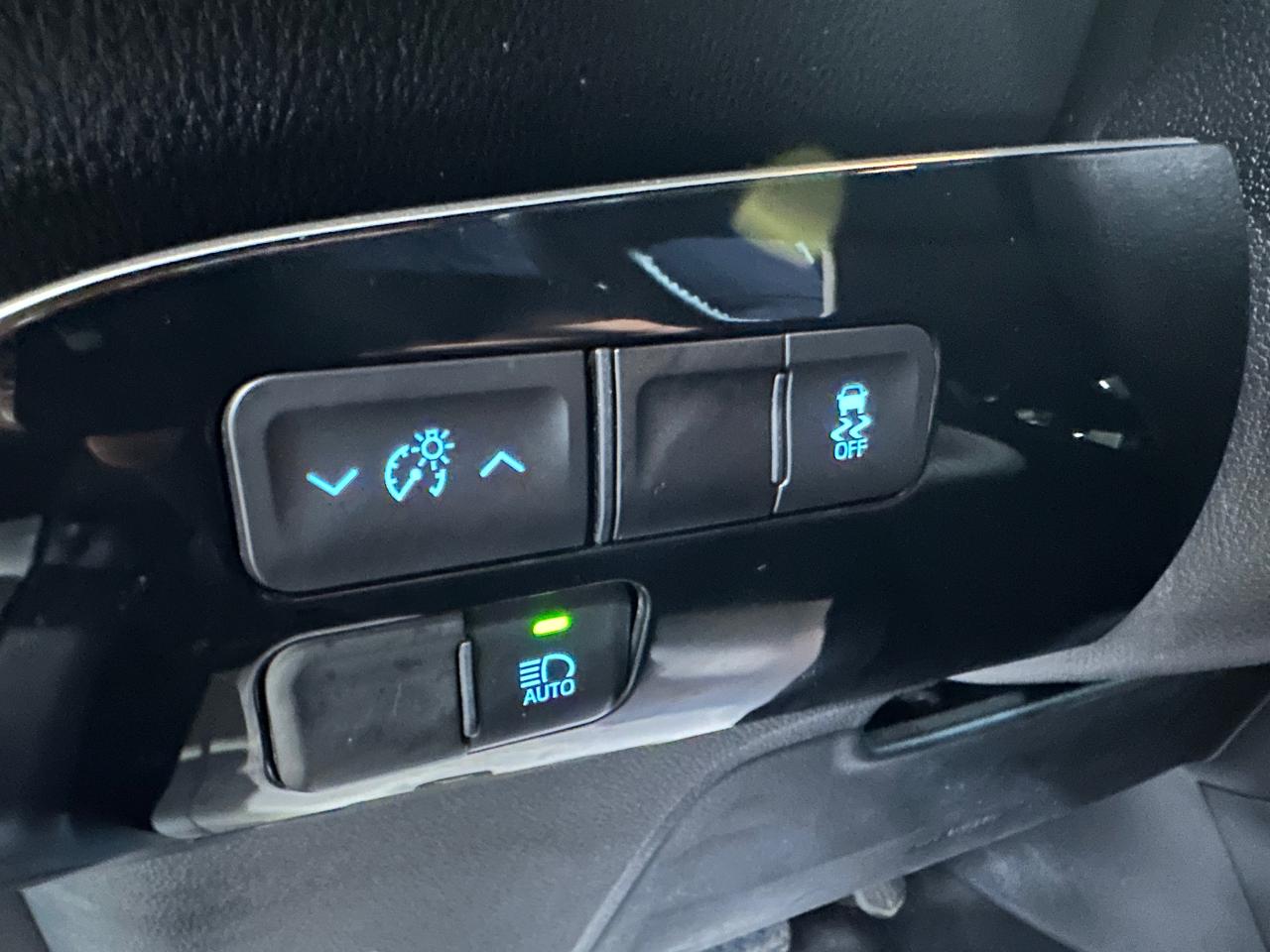 2019 Toyota Prius AWD - Photo #28
