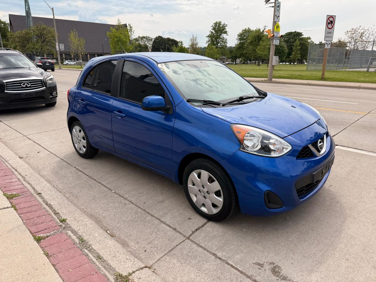 2015 Nissan Micra SV - Photo #6
