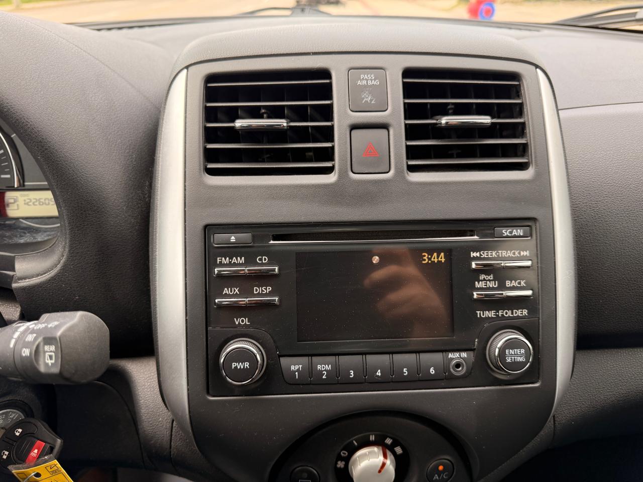 2015 Nissan Micra SV - Photo #24