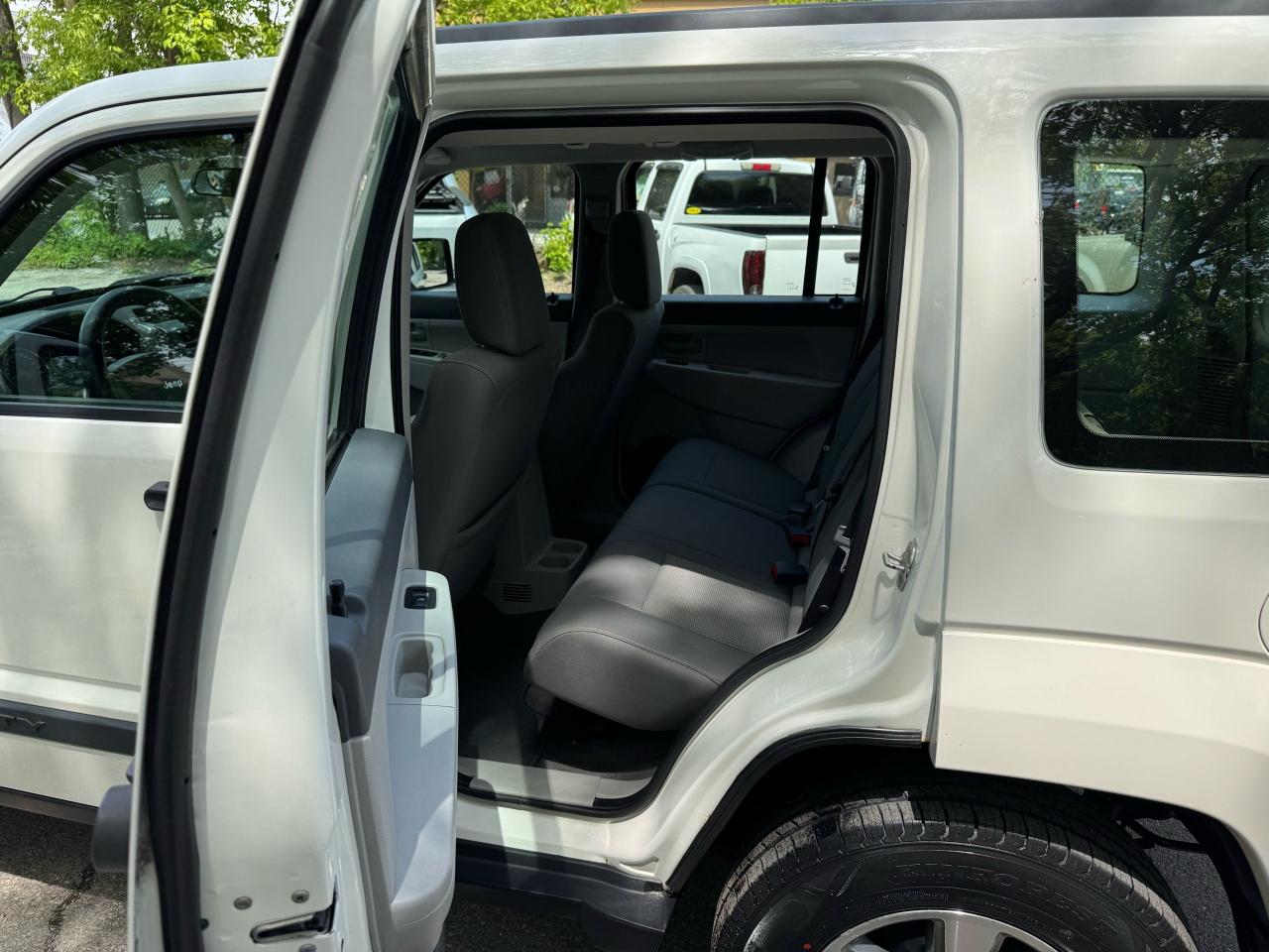 2008 Jeep Liberty Sport - Photo #13