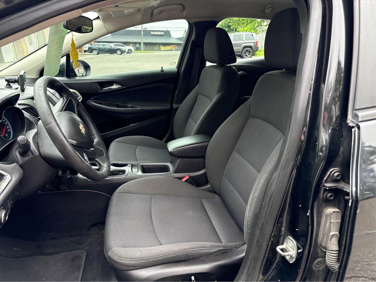 2018 Chevrolet Cruze LS - Photo #9