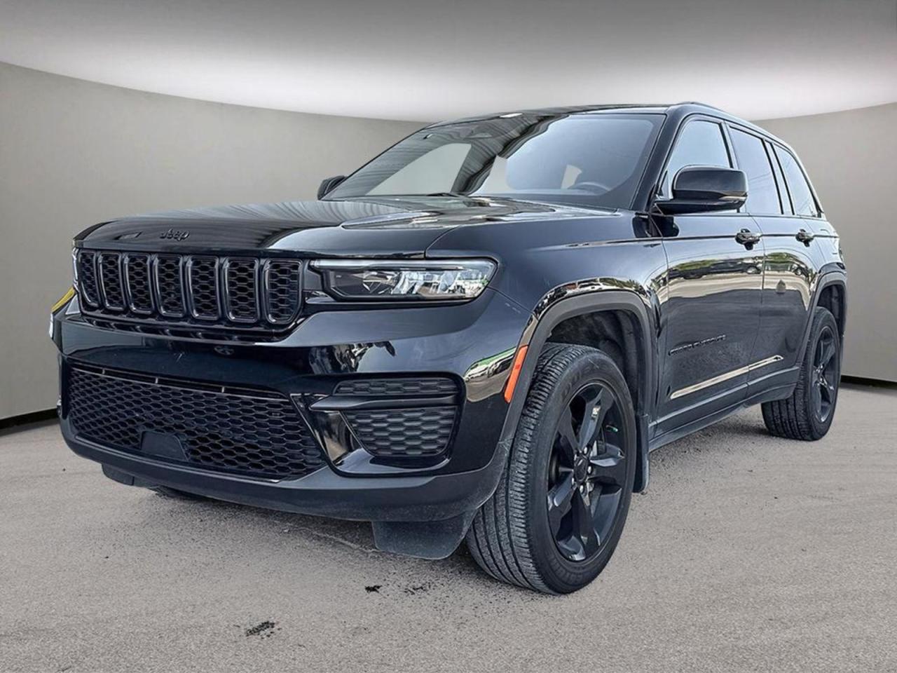 2022 JEEP GRAND CHEROKEE ALTITUDE HIGHLIGHTSV6 Engine4x4LeatherPower SunroofWireless ChargerHeated seats & WheelRemote starterPower liftgate