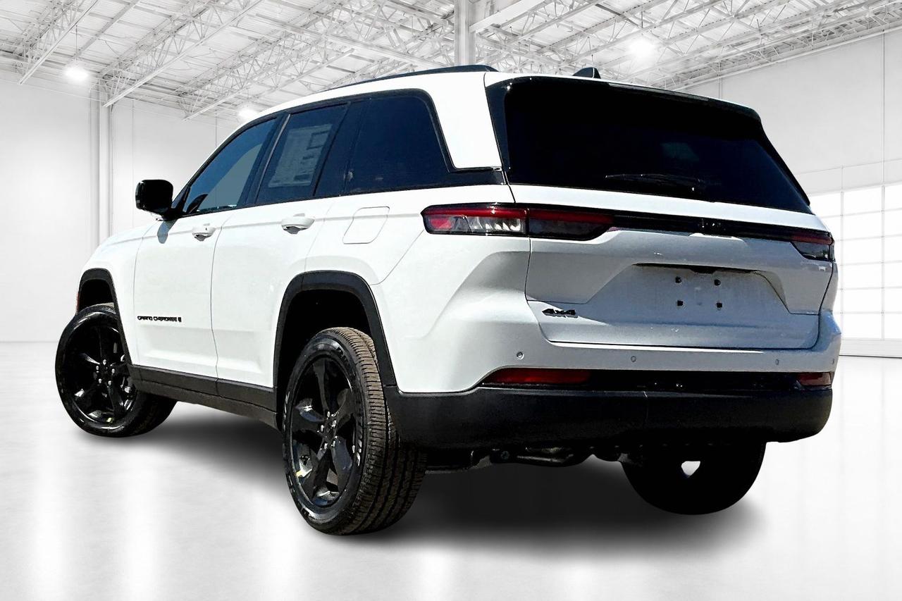 2025 Jeep Grand Cherokee ALTITUDE 4X4  Leather | Sunroof | 20" Wheels Photo