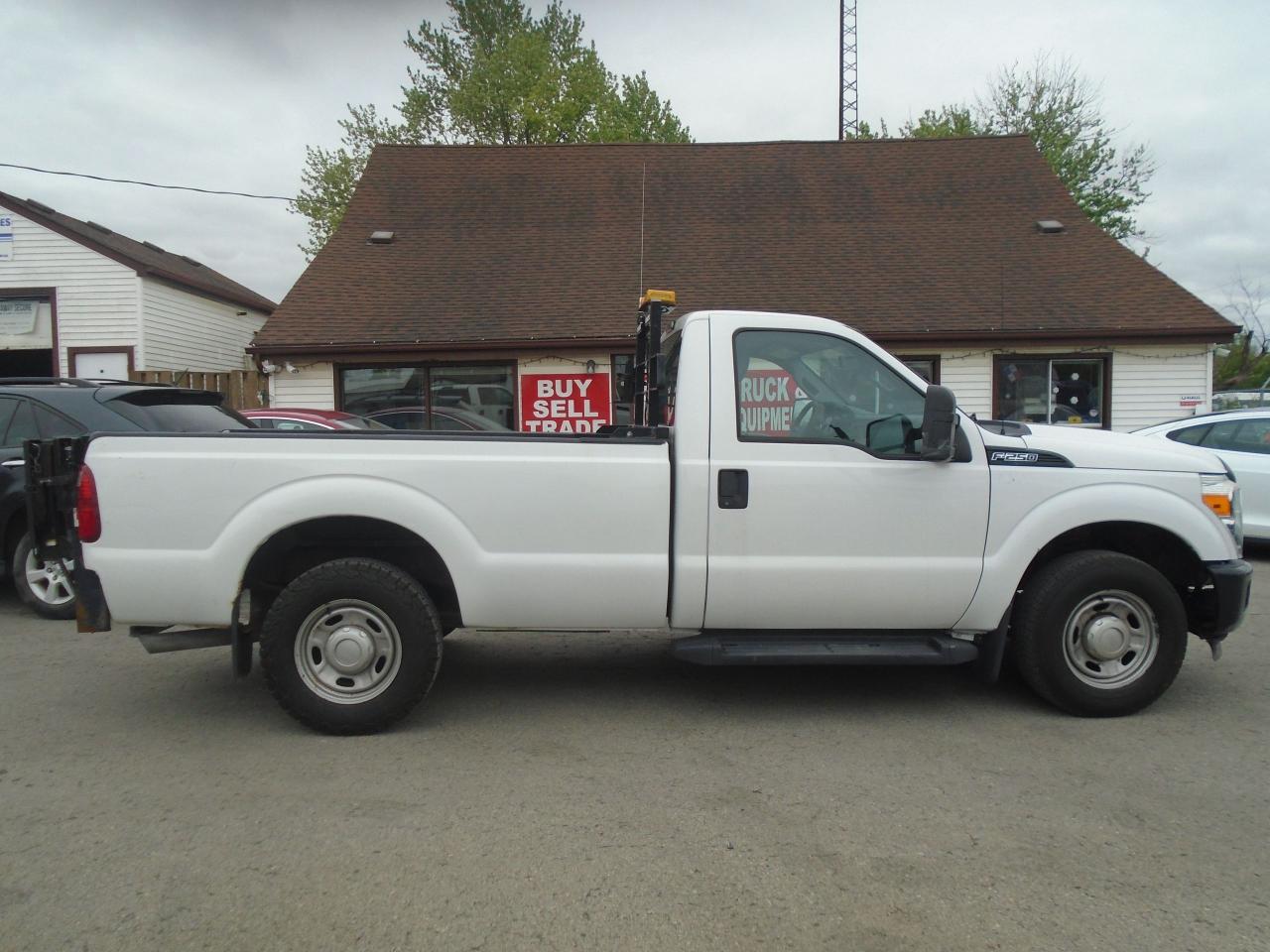2016 Ford F-250 2WD Reg Cab 137  XL - Photo #4