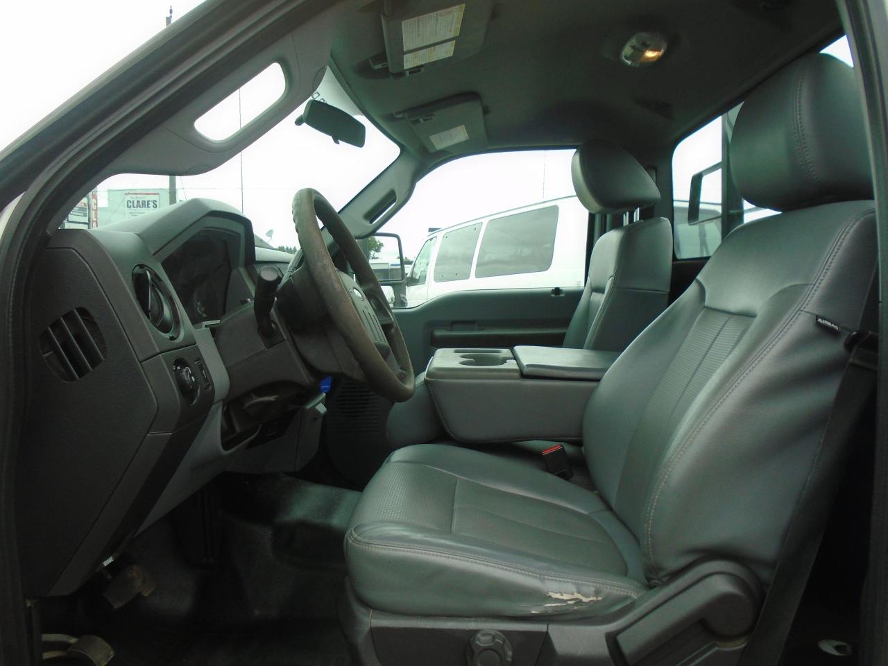 2016 Ford F-250 2WD Reg Cab 137  XL - Photo #10