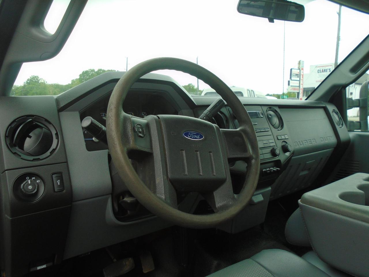 2016 Ford F-250 2WD Reg Cab 137  XL - Photo #11