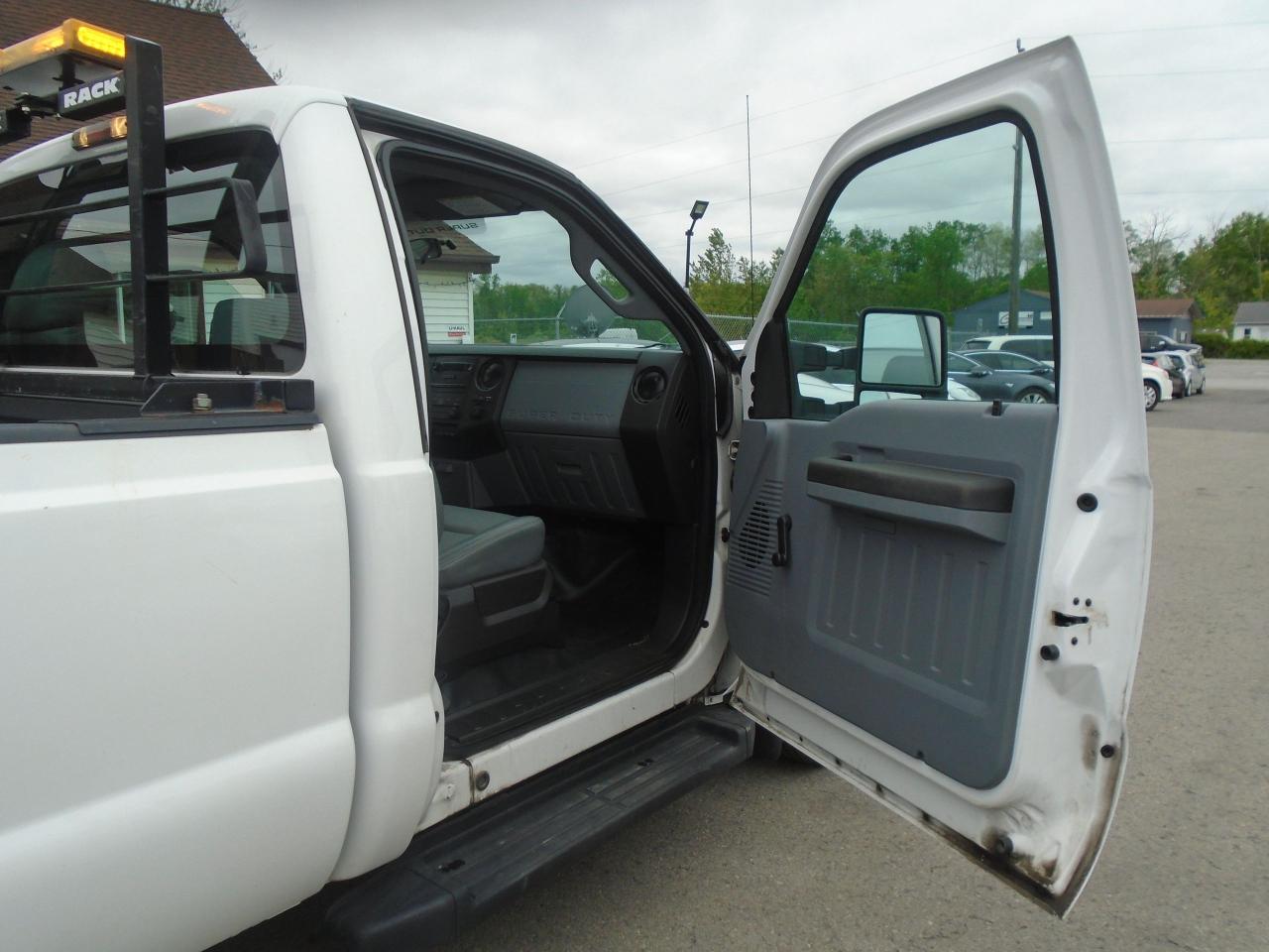 2016 Ford F-250 2WD Reg Cab 137  XL - Photo #16
