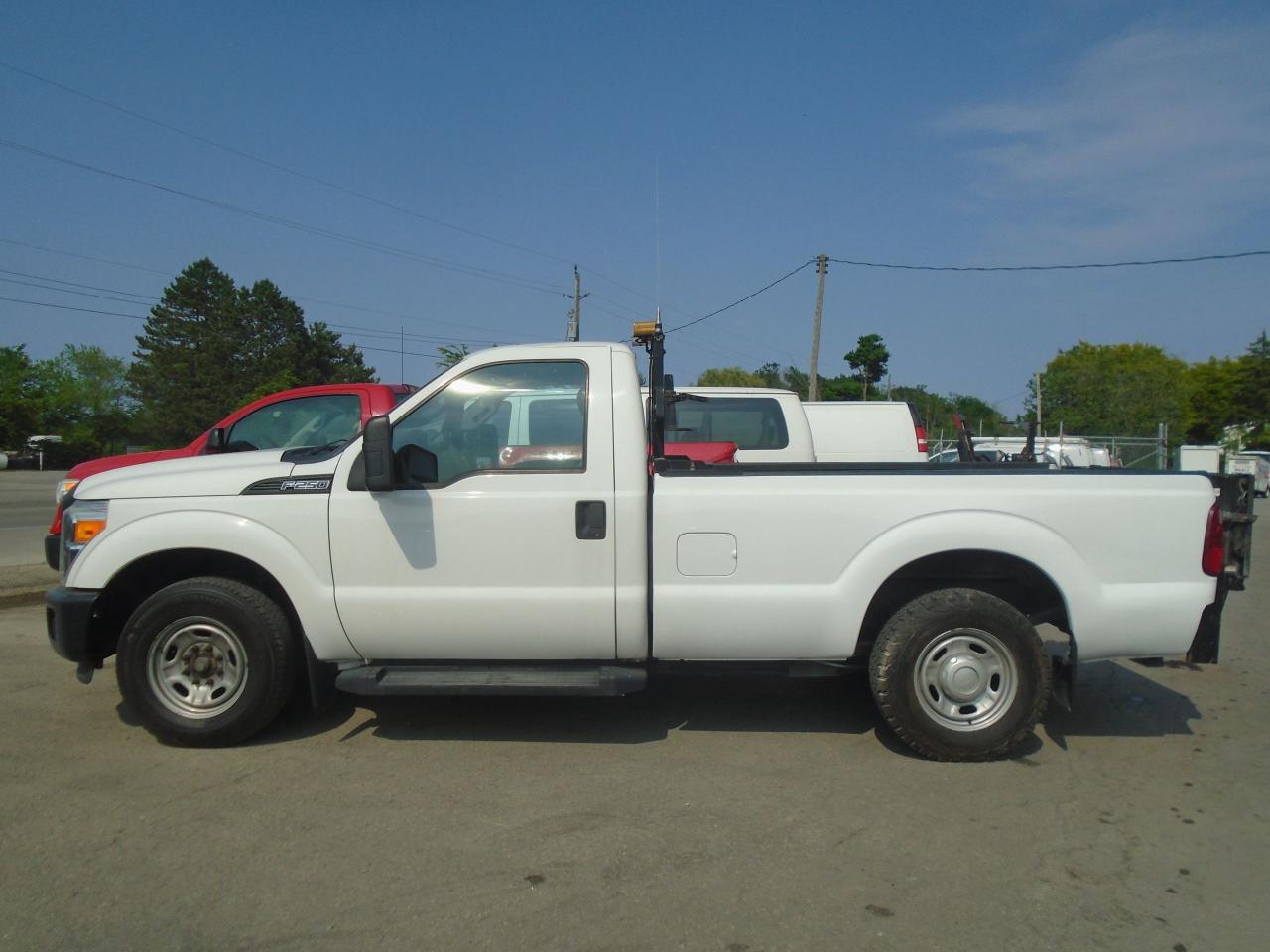2016 Ford F-250 2WD Reg Cab 137  XL - Photo #6