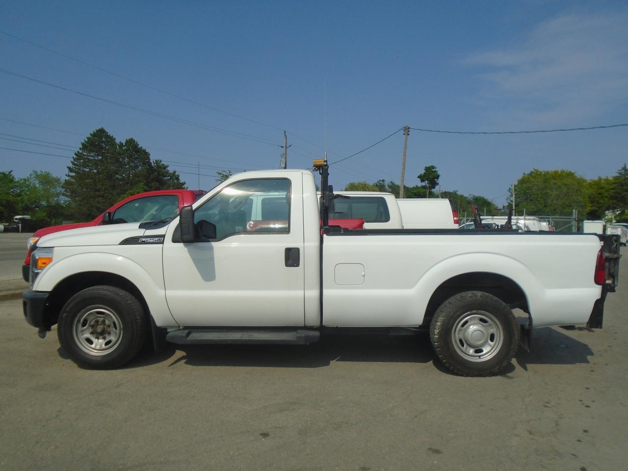 2016 Ford F-250 2WD Reg Cab 137  XL - Photo #6